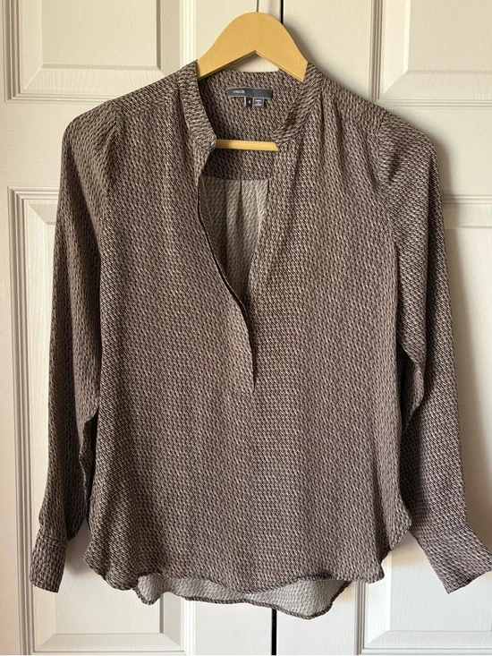 Vince | V-Neck Placket Silk Blouse. Herringbone print. Sleek. Sexy. Size 4 - Picture 6 of 6